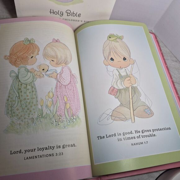 Precious Moments Girl's Bible, Pink Leather Soft 2021 Children's Bible In A Case - Picture 5 of 13